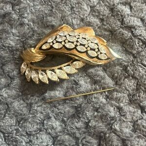 Kramer vintage gold and rhinestone pin